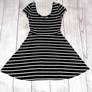 ALMOST FAMOUS Women’s Black & White Striped Dress A-Line Size Large